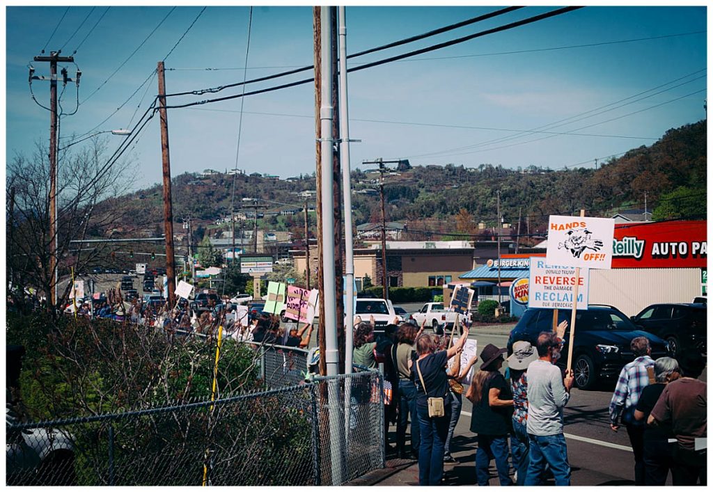 roseburg oregon stop the cuts protest